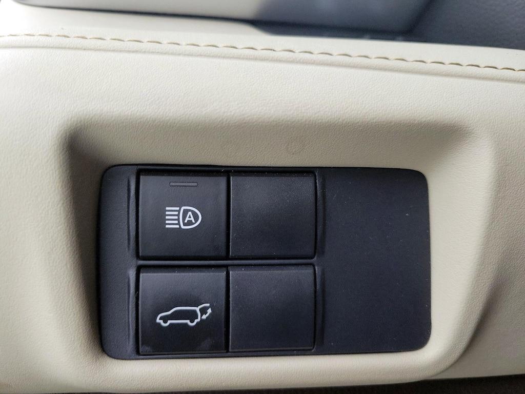 used 2021 Toyota Highlander car, priced at $33,998