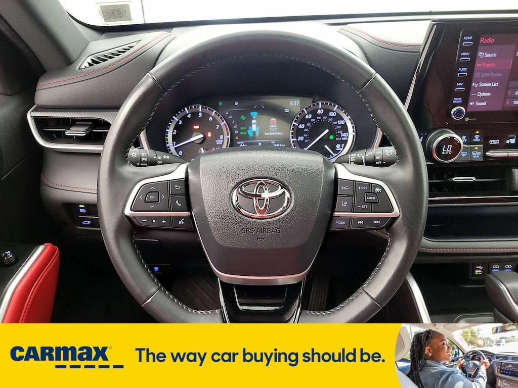 used 2022 Toyota Highlander car, priced at $43,998