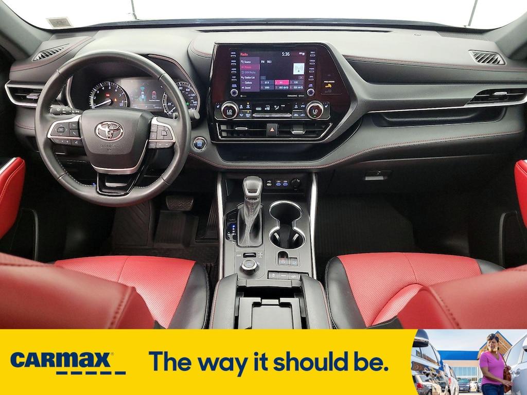 used 2022 Toyota Highlander car, priced at $43,998