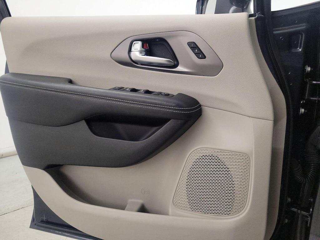 used 2021 Chrysler Pacifica car, priced at $25,998