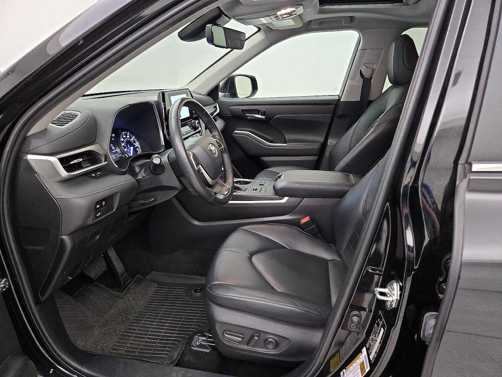 used 2023 Toyota Highlander car, priced at $39,998