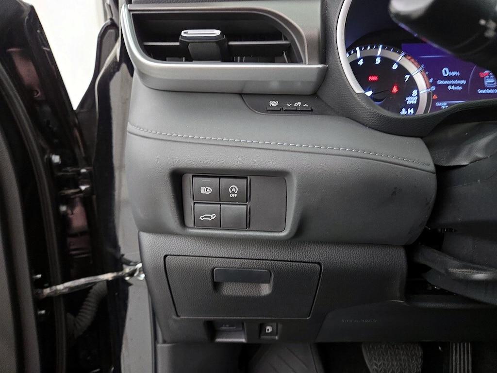 used 2023 Toyota Highlander car, priced at $39,998