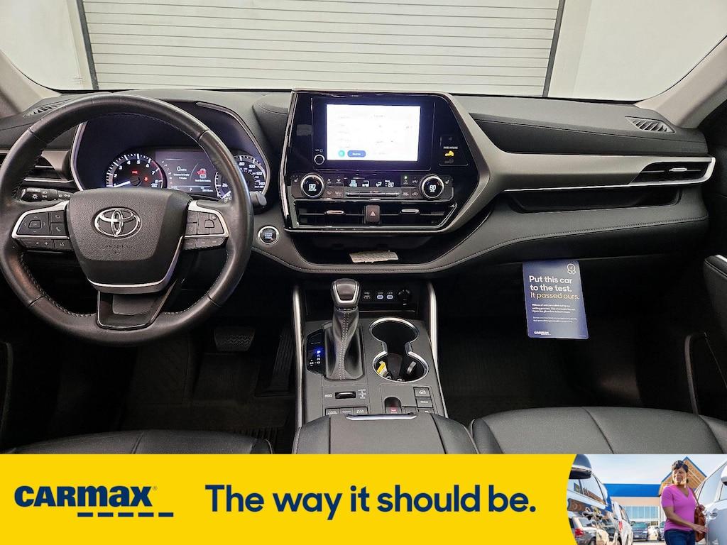 used 2023 Toyota Highlander car, priced at $39,998