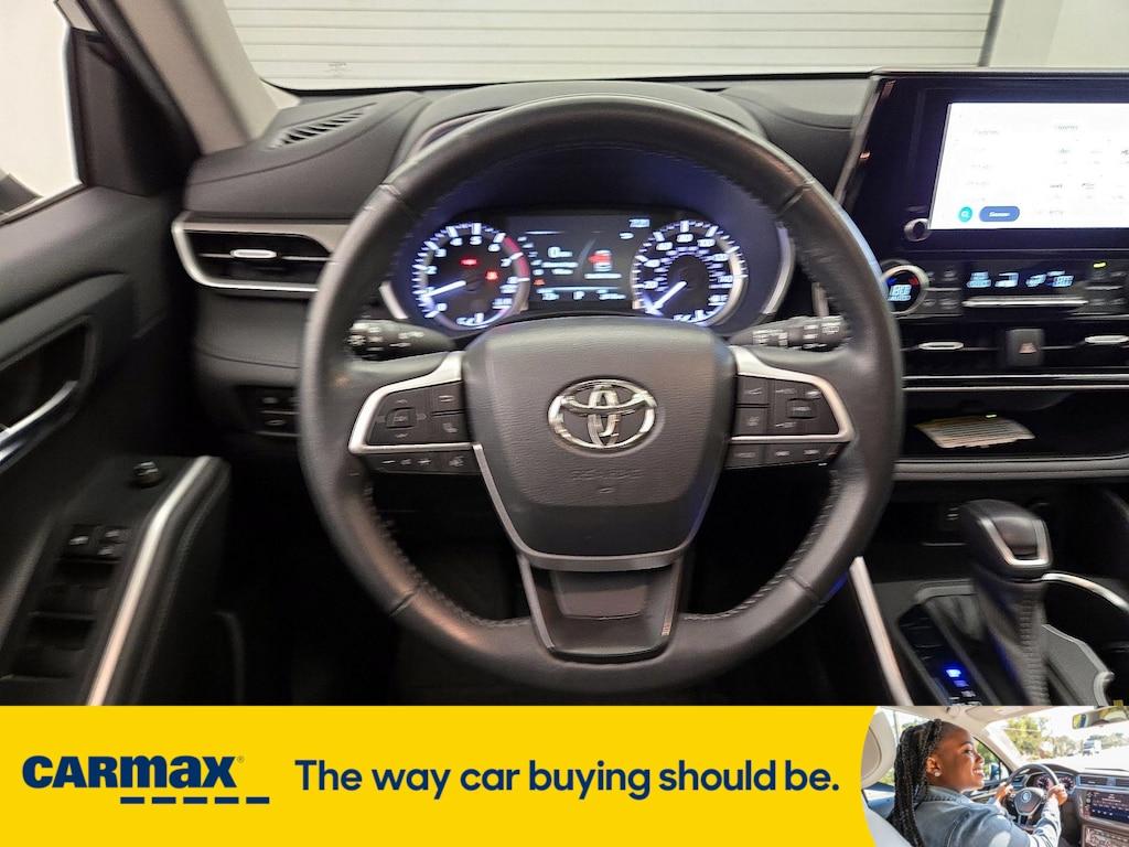 used 2023 Toyota Highlander car, priced at $39,998