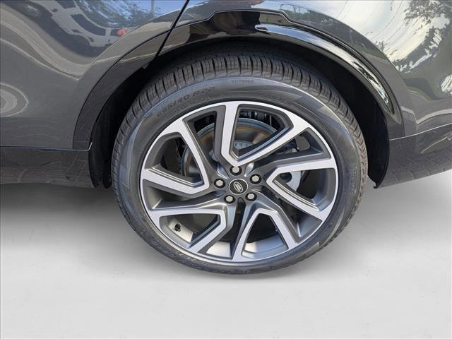 new 2025 Land Rover Discovery car, priced at $74,938