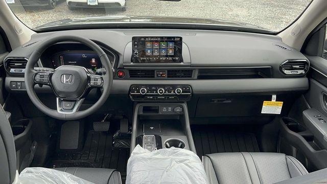 new 2025 Honda Pilot car, priced at $55,305