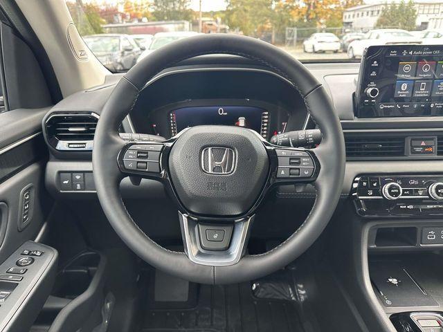 new 2025 Honda Pilot car, priced at $55,305