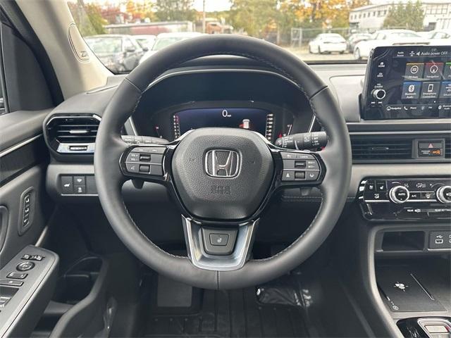 new 2025 Honda Pilot car, priced at $55,305