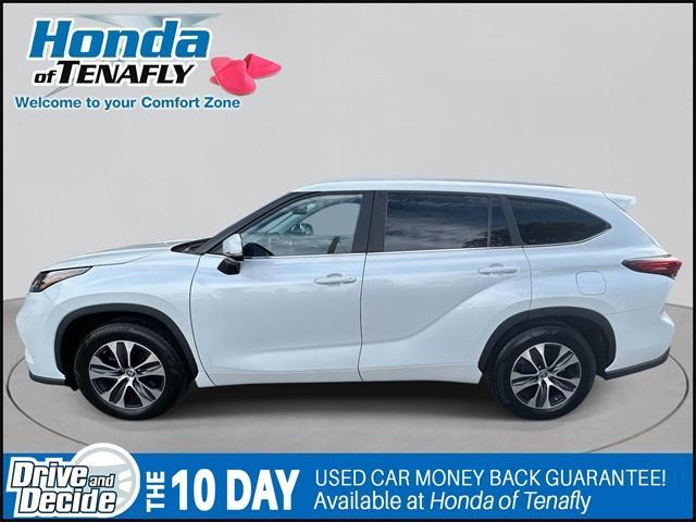 used 2023 Toyota Highlander car, priced at $33,523