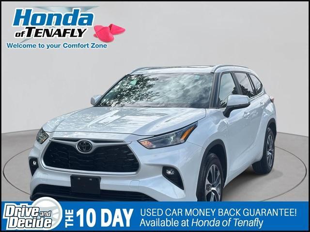 used 2023 Toyota Highlander car, priced at $33,523