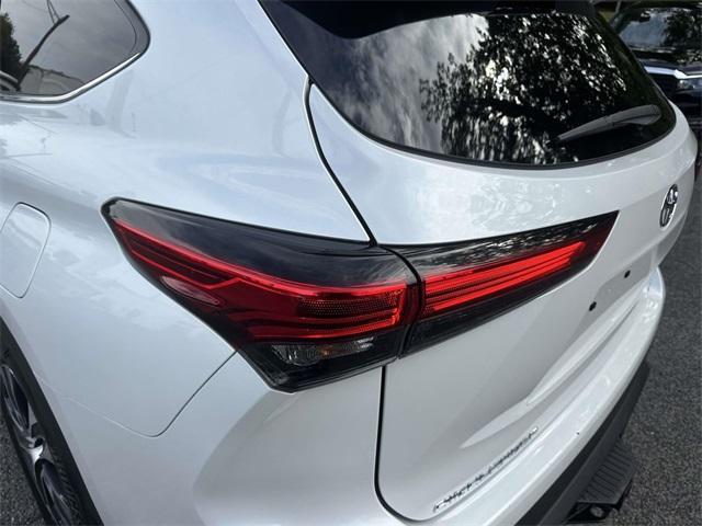 used 2023 Toyota Highlander car, priced at $33,523
