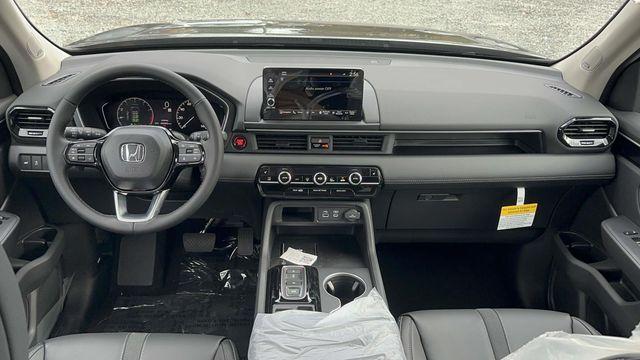 new 2025 Honda Pilot car, priced at $51,095