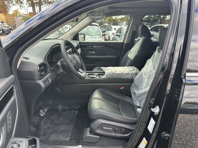new 2025 Honda Pilot car, priced at $51,095