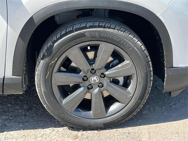 new 2025 Honda Pilot car, priced at $44,205