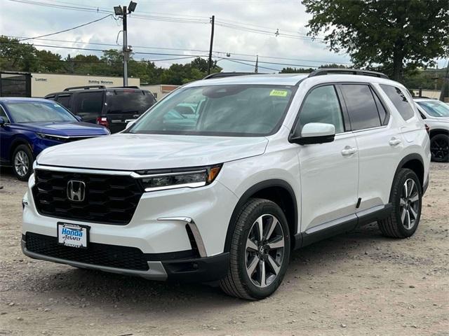 new 2025 Honda Pilot car, priced at $54,930