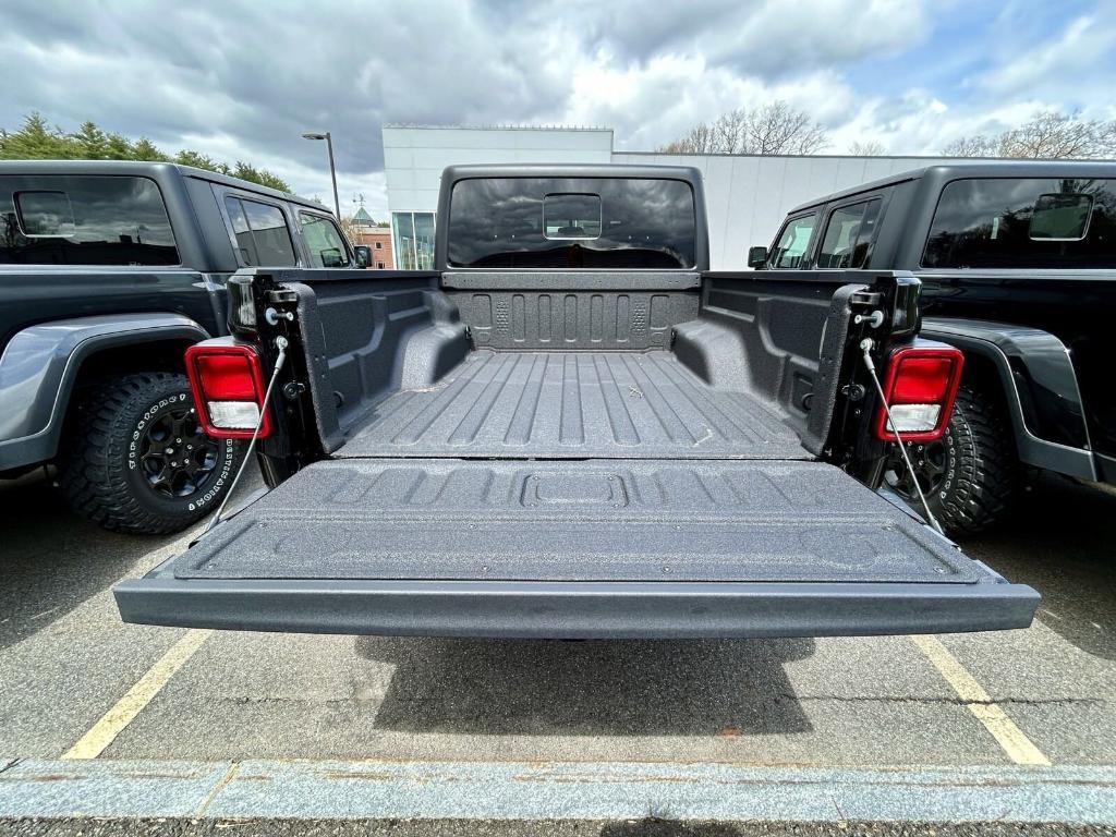 new 2023 Jeep Gladiator car, priced at $39,989