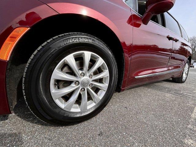 used 2019 Chrysler Pacifica car, priced at $15,385