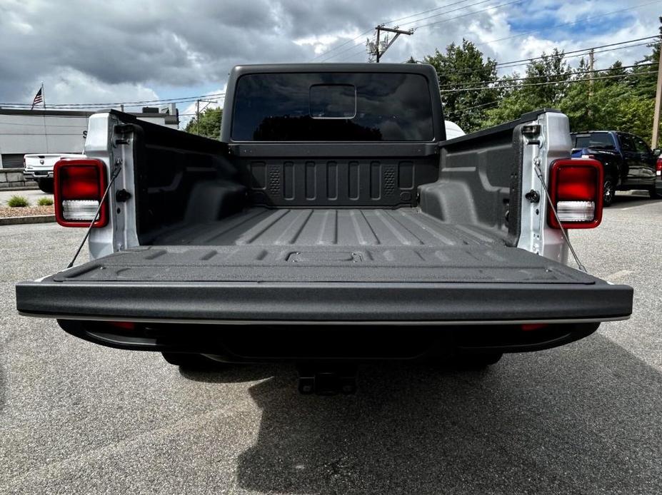 new 2024 Jeep Gladiator car, priced at $43,998