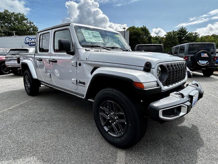 new 2024 Jeep Gladiator car, priced at $43,998