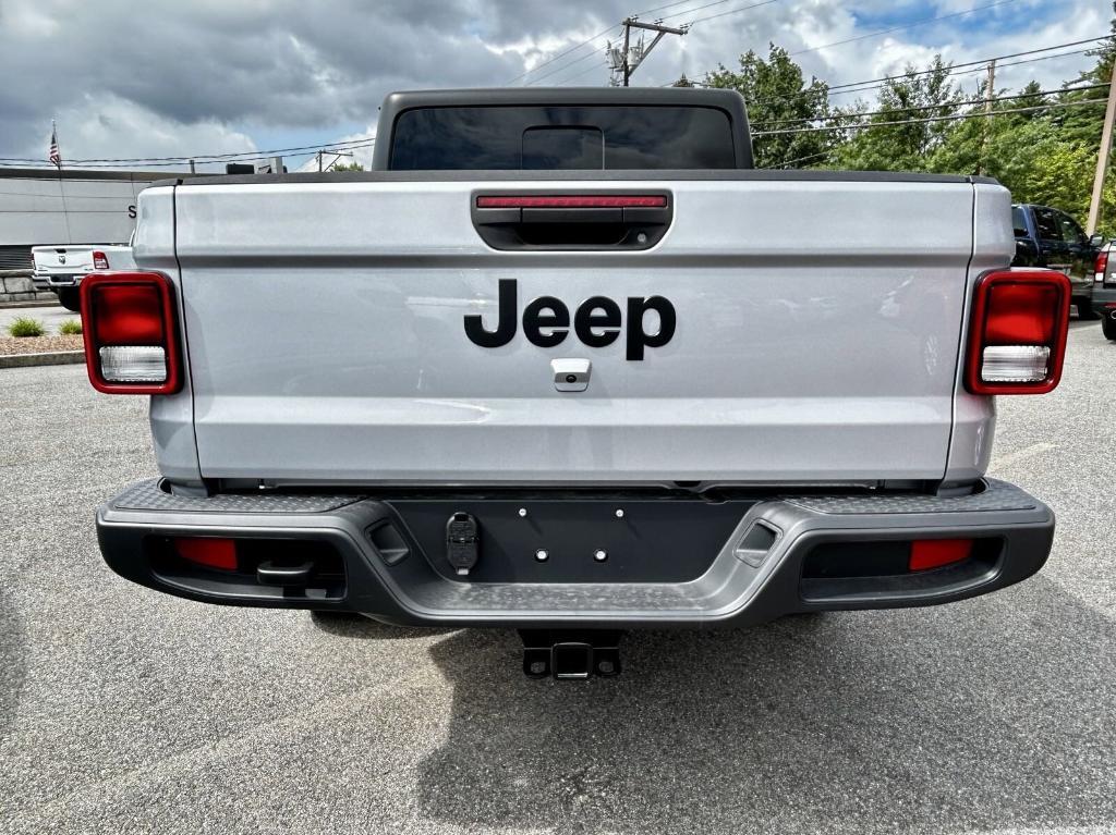 new 2024 Jeep Gladiator car, priced at $43,998