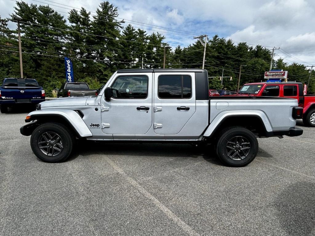 new 2024 Jeep Gladiator car, priced at $43,998