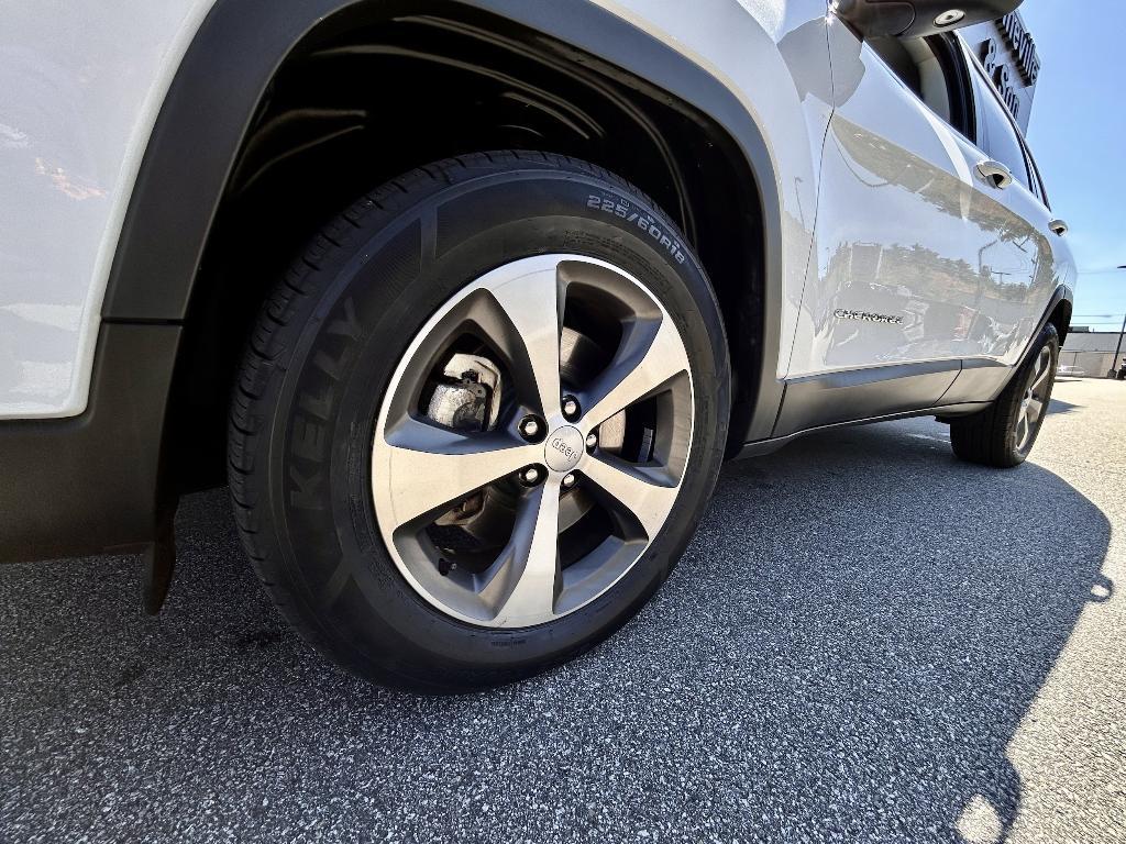 used 2022 Jeep Cherokee car, priced at $31,404