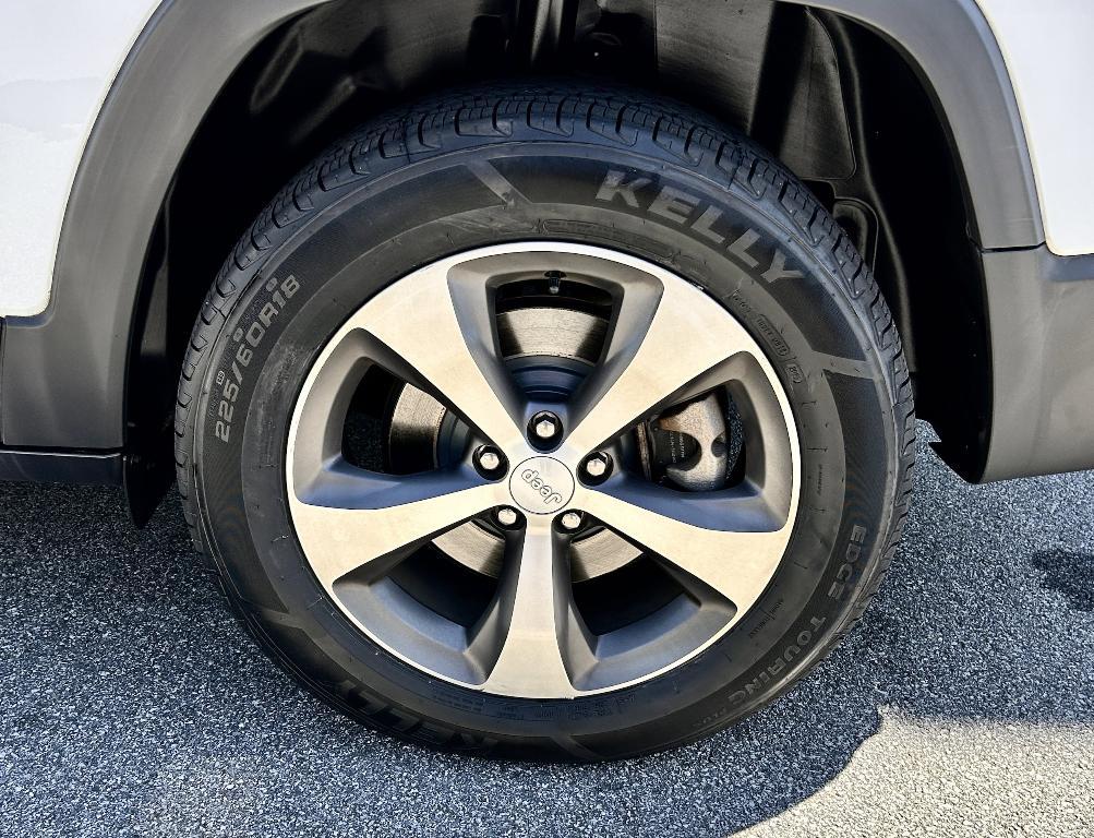 used 2022 Jeep Cherokee car, priced at $31,404