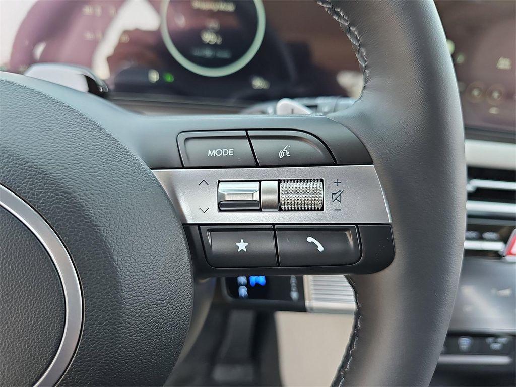 new 2025 Hyundai TUCSON Hybrid car, priced at $43,685