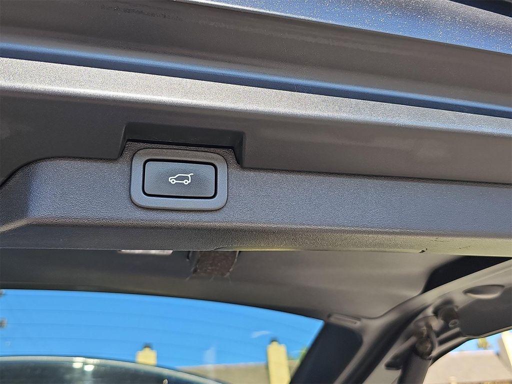 used 2018 Land Rover Discovery car, priced at $16,998