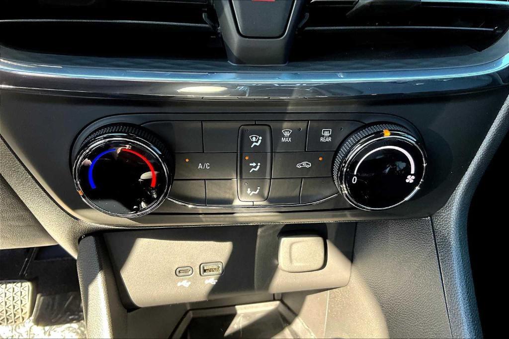 new 2025 Buick Encore GX car, priced at $25,680