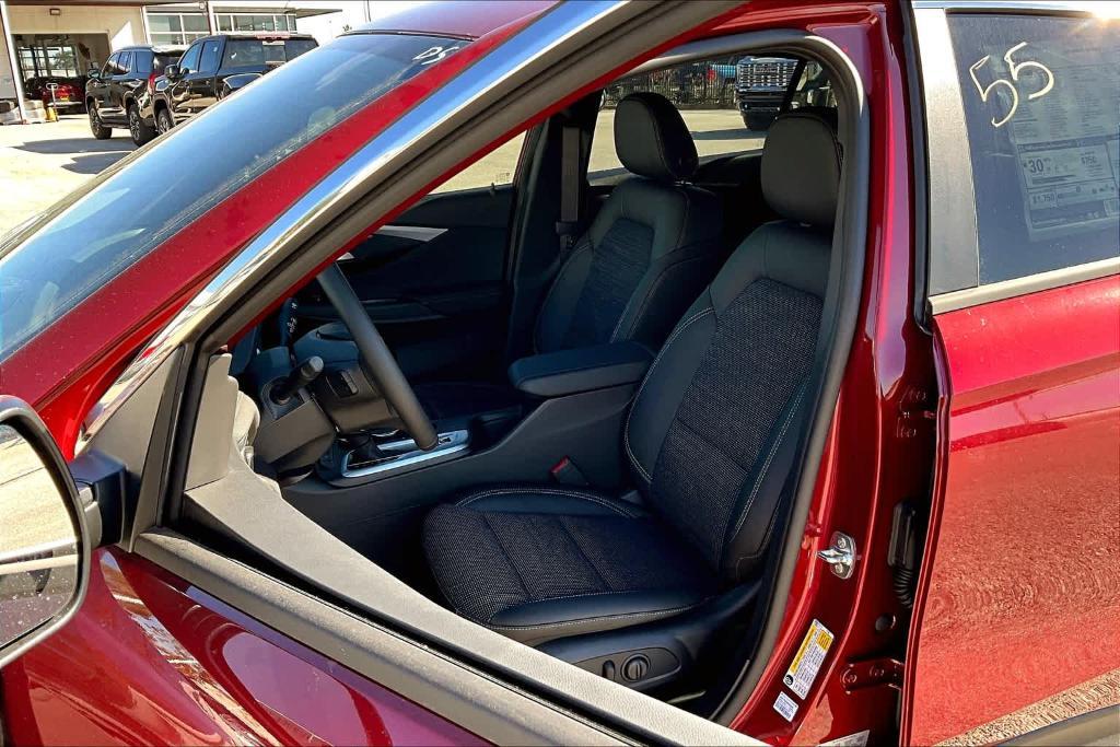 new 2025 Buick Envista car, priced at $26,880