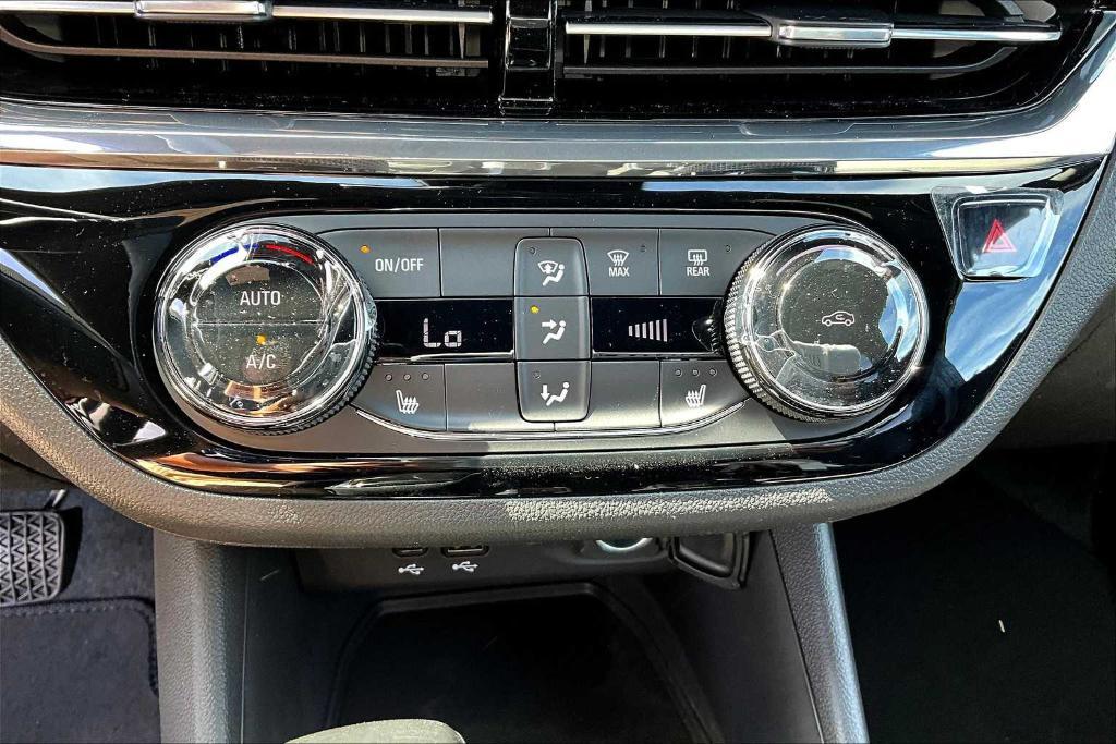 new 2025 Buick Envista car, priced at $28,975
