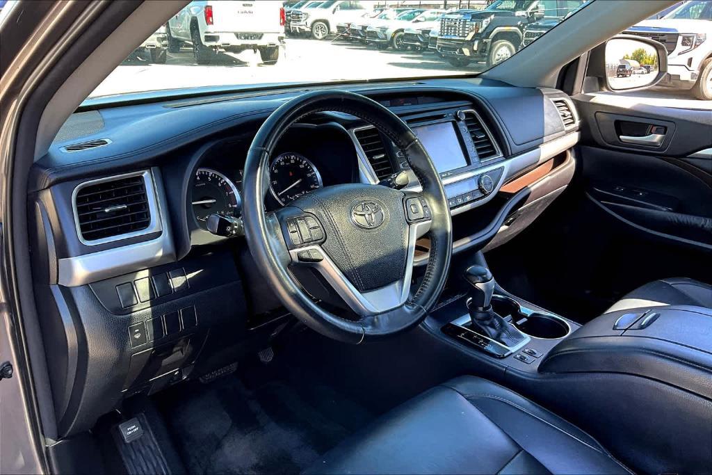 used 2015 Toyota Highlander car, priced at $18,939