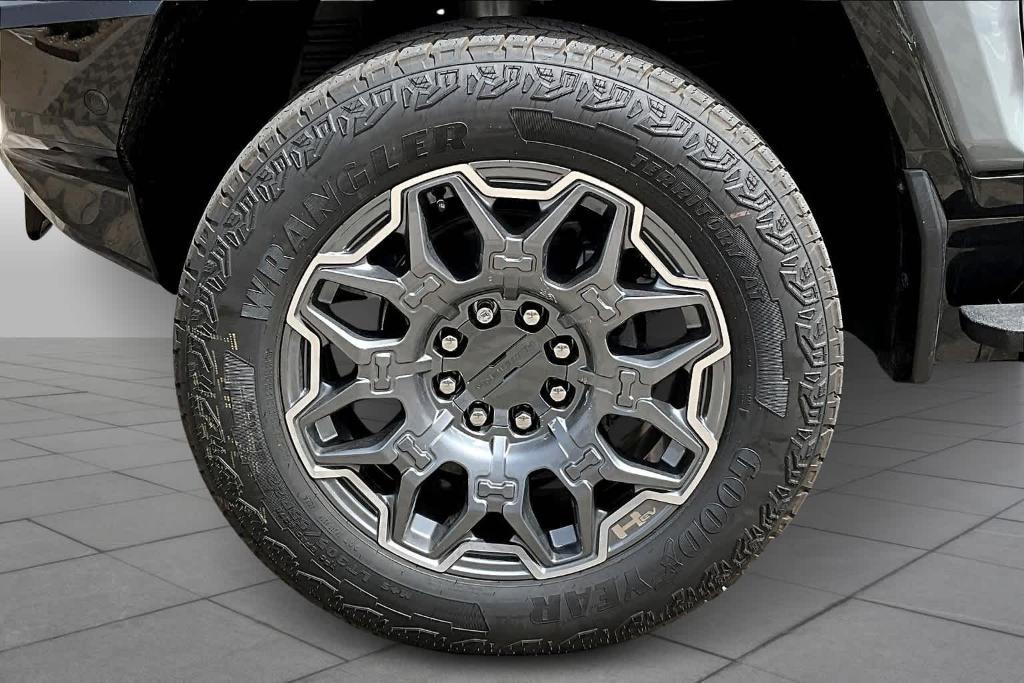 new 2025 GMC HUMMER EV Pickup car, priced at $106,415