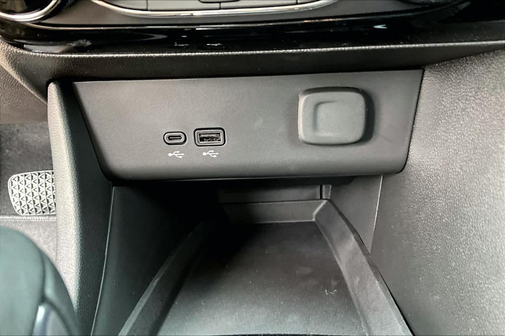 new 2025 Buick Encore GX car, priced at $30,385