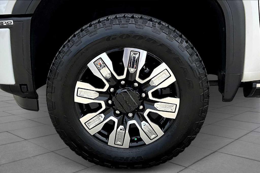 used 2024 GMC Sierra 2500 car, priced at $75,877