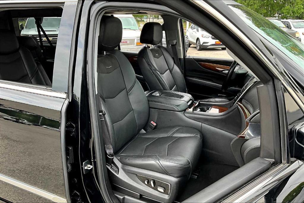 used 2015 Cadillac Escalade ESV car, priced at $19,387