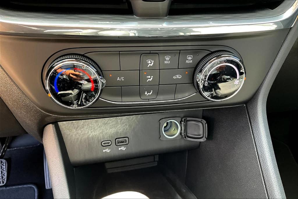 new 2025 Buick Encore GX car, priced at $24,474
