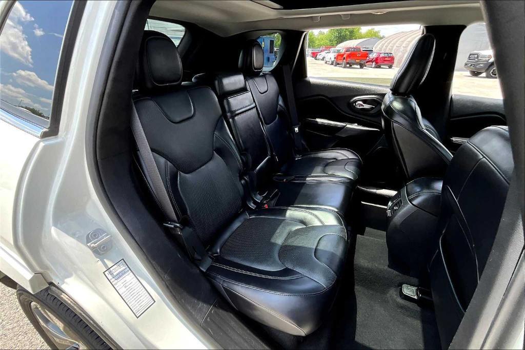 used 2019 Jeep Cherokee car, priced at $18,148