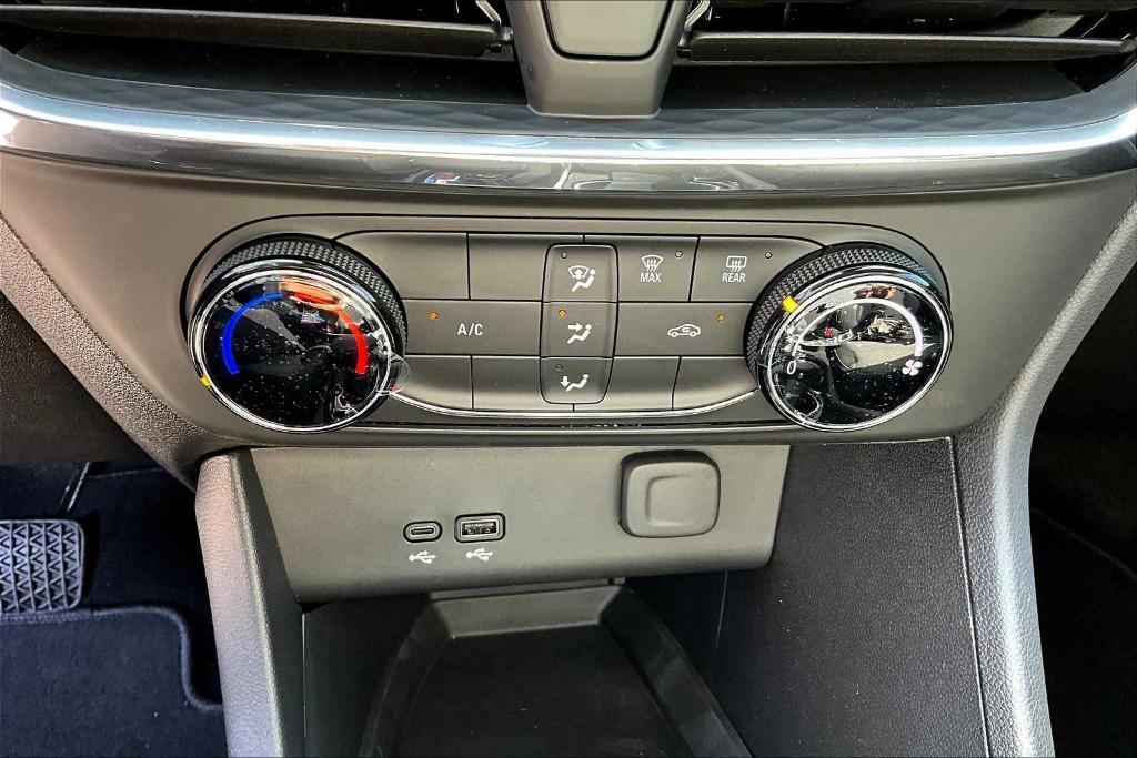 new 2025 Buick Encore GX car, priced at $21,135