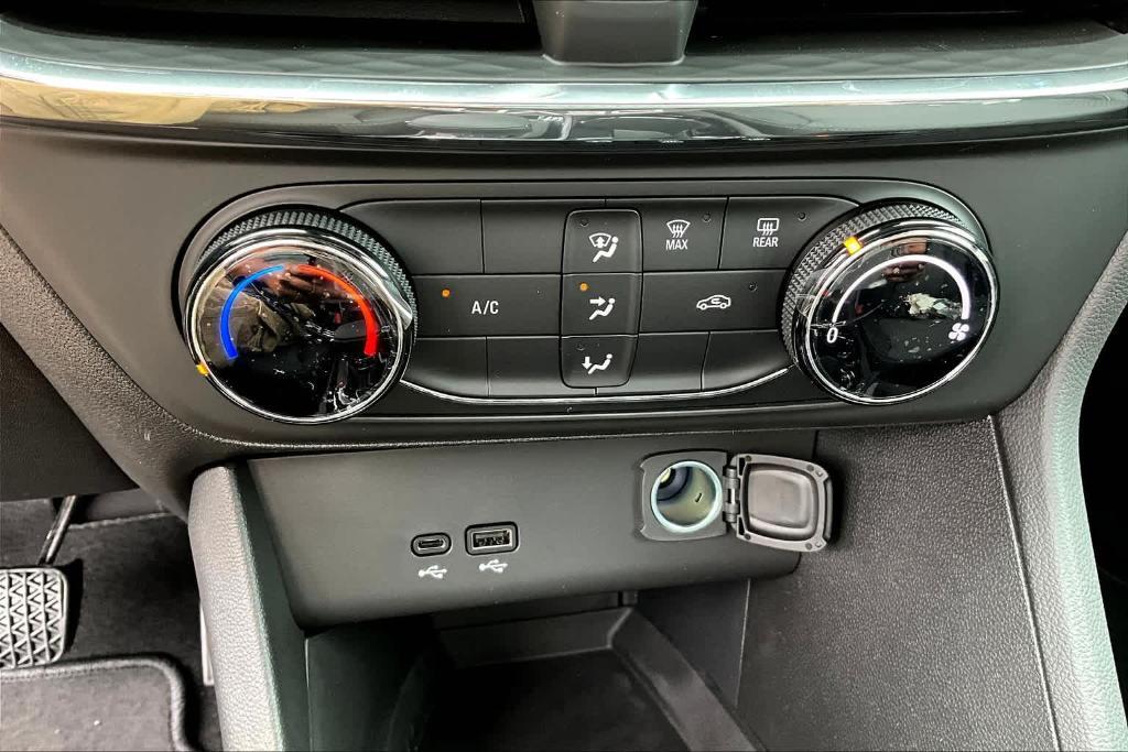 new 2025 Buick Encore GX car, priced at $28,130