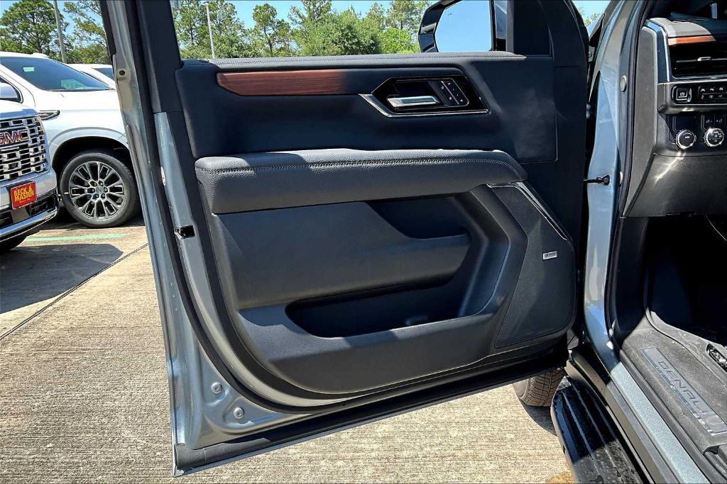 new 2025 GMC Yukon XL car, priced at $83,216