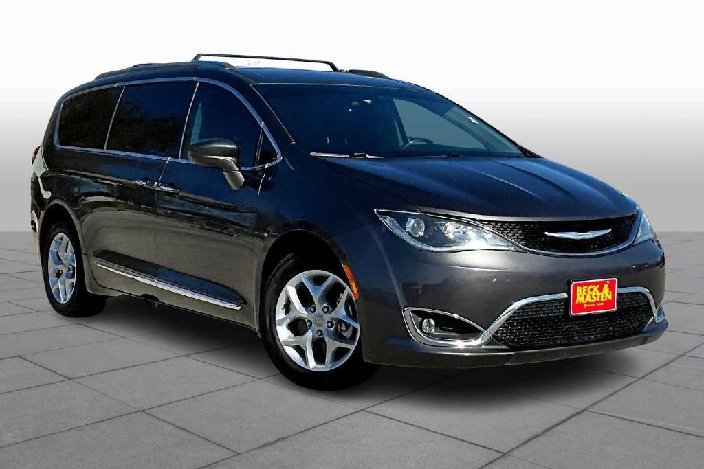 used 2017 Chrysler Pacifica car, priced at $12,417