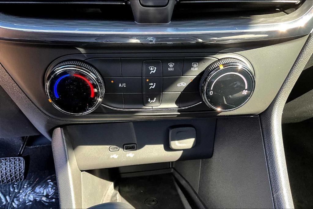 new 2025 Buick Encore GX car, priced at $23,180