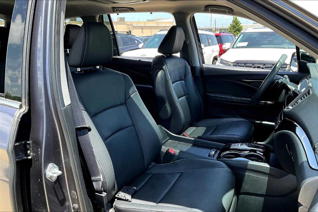 used 2022 Honda Pilot car, priced at $26,997