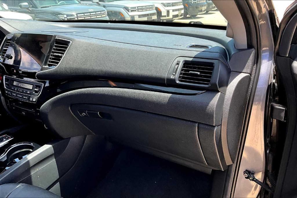 used 2022 Honda Pilot car, priced at $26,997