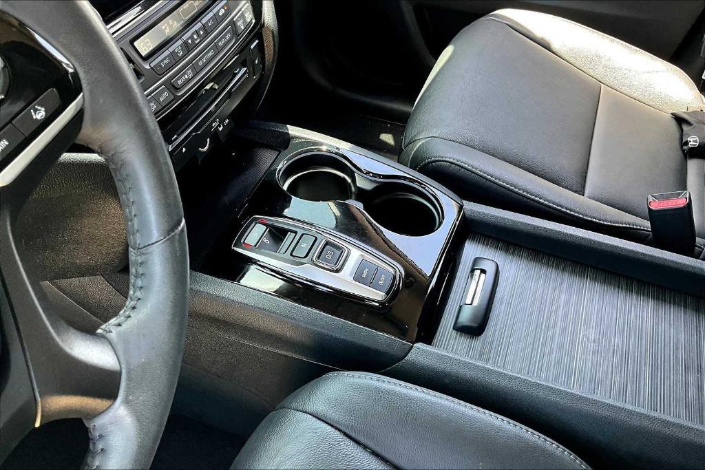 used 2022 Honda Pilot car, priced at $26,997