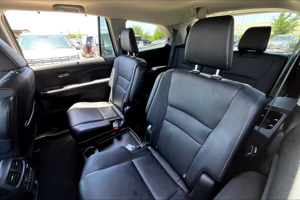 used 2022 Honda Pilot car, priced at $26,997