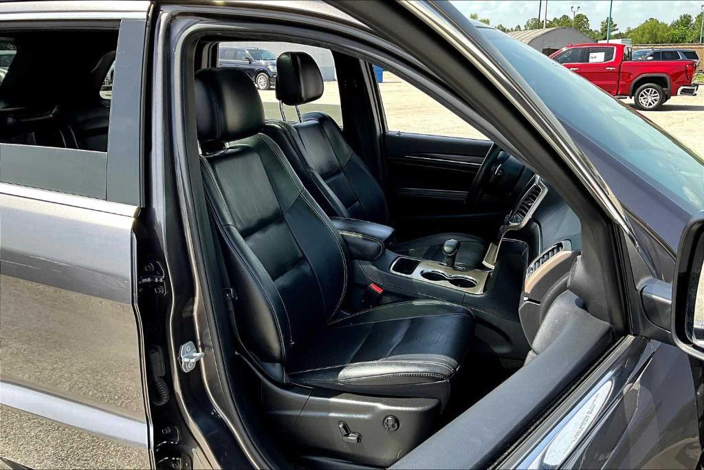 used 2015 Jeep Grand Cherokee car, priced at $12,428