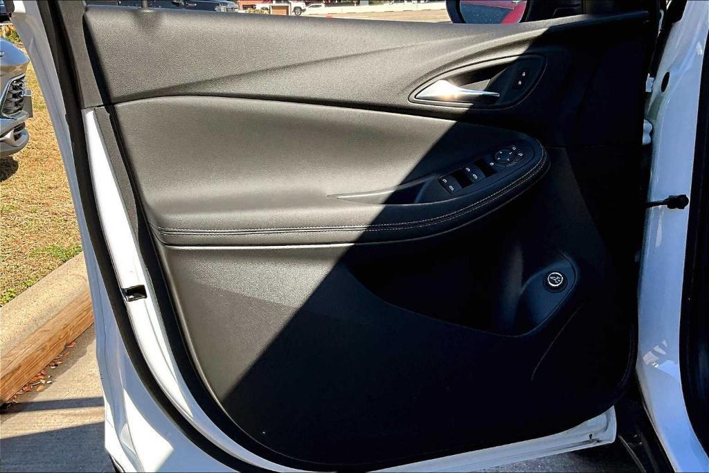 new 2025 Buick Encore GX car, priced at $29,085